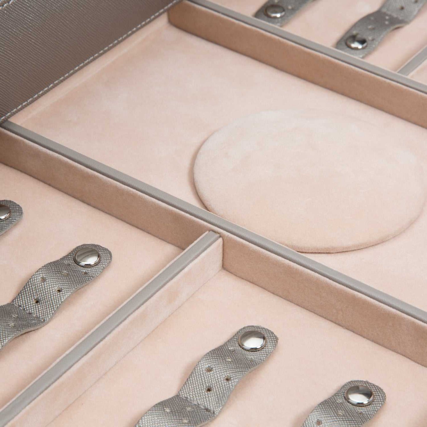 Jewellery BoxWolf Heritage Jewelry Armoire Pewter Saffiano 280834Introducing the 280834 Wolf Heritage Jewelry Armoire in sophisticated Pewter Saffiano – a stunning blend of unique style and functional design. Elevate your jewelry