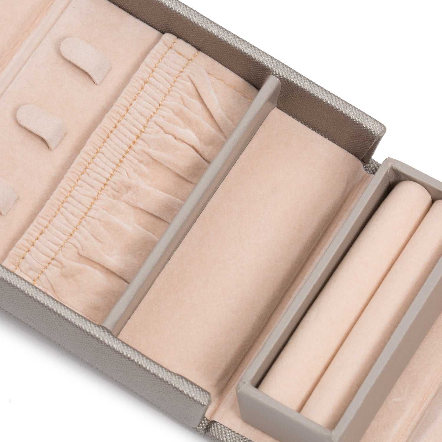 Jewellery BoxWolf Heritage Fold-Out Travel Pewter Saffiano Jewellery Box 281234Introducing the Wolf Heritage Fold-Out Travel Pewter Saffiano Jewellery Box – where classic design meets vibrant elegance in a chic pewter finish. Elevate your jewel