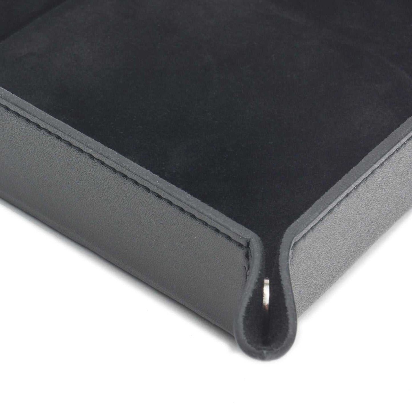 Coin TrayWolf Heritage Coin Tray Black 290002Introducing the Heritage Men's Coin Tray (Model: 290002) – a perfect blend of functionality and classic design for your everyday needs. This meticulously crafted pie