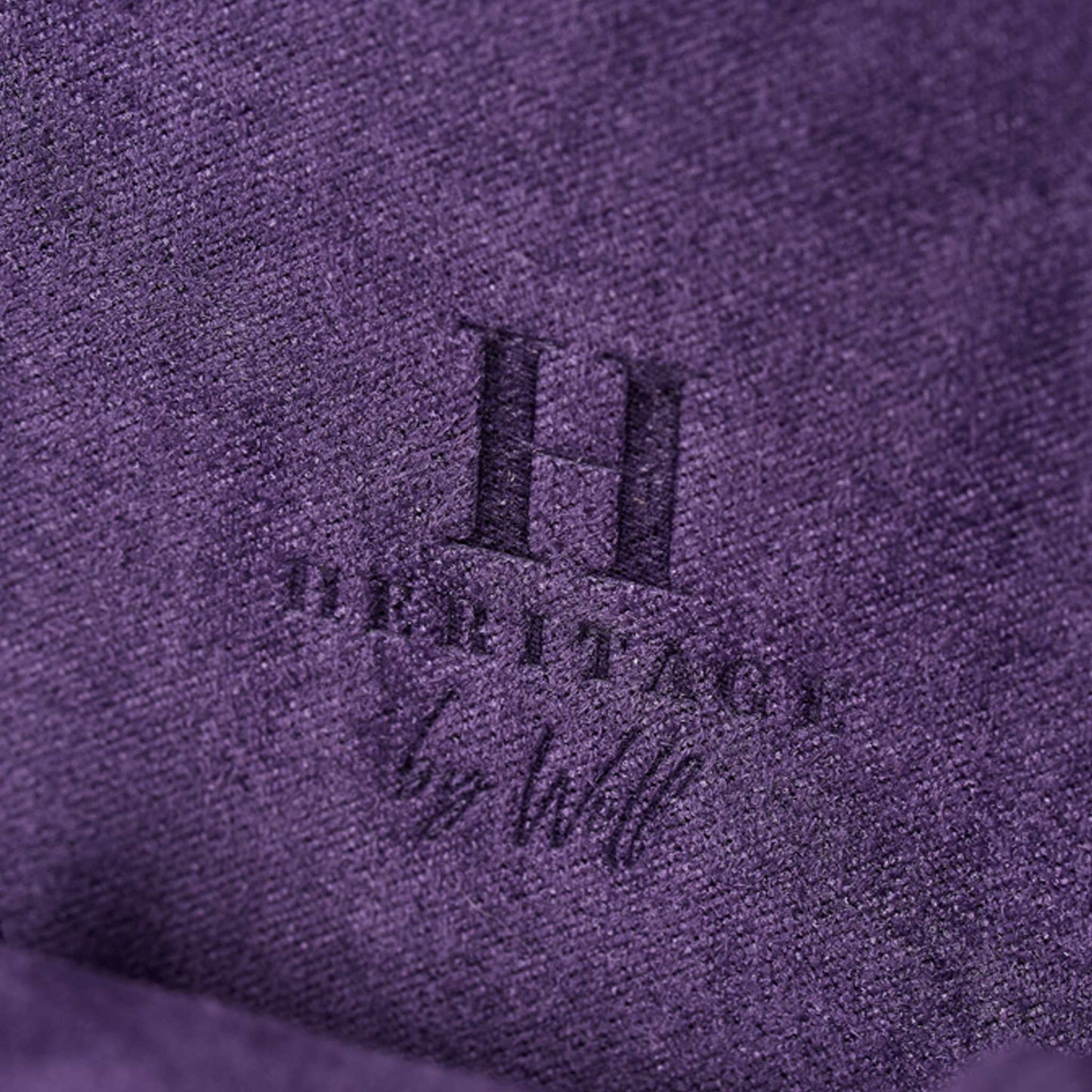 Watch RollWolf Heritage Watch Roll Black / Purple 305628Introducing the Wolf Heritage Watch Roll in Black / Purple (Model 305628) – a distinguished and functional accessory from the Heritage Men's Collection, meticulously