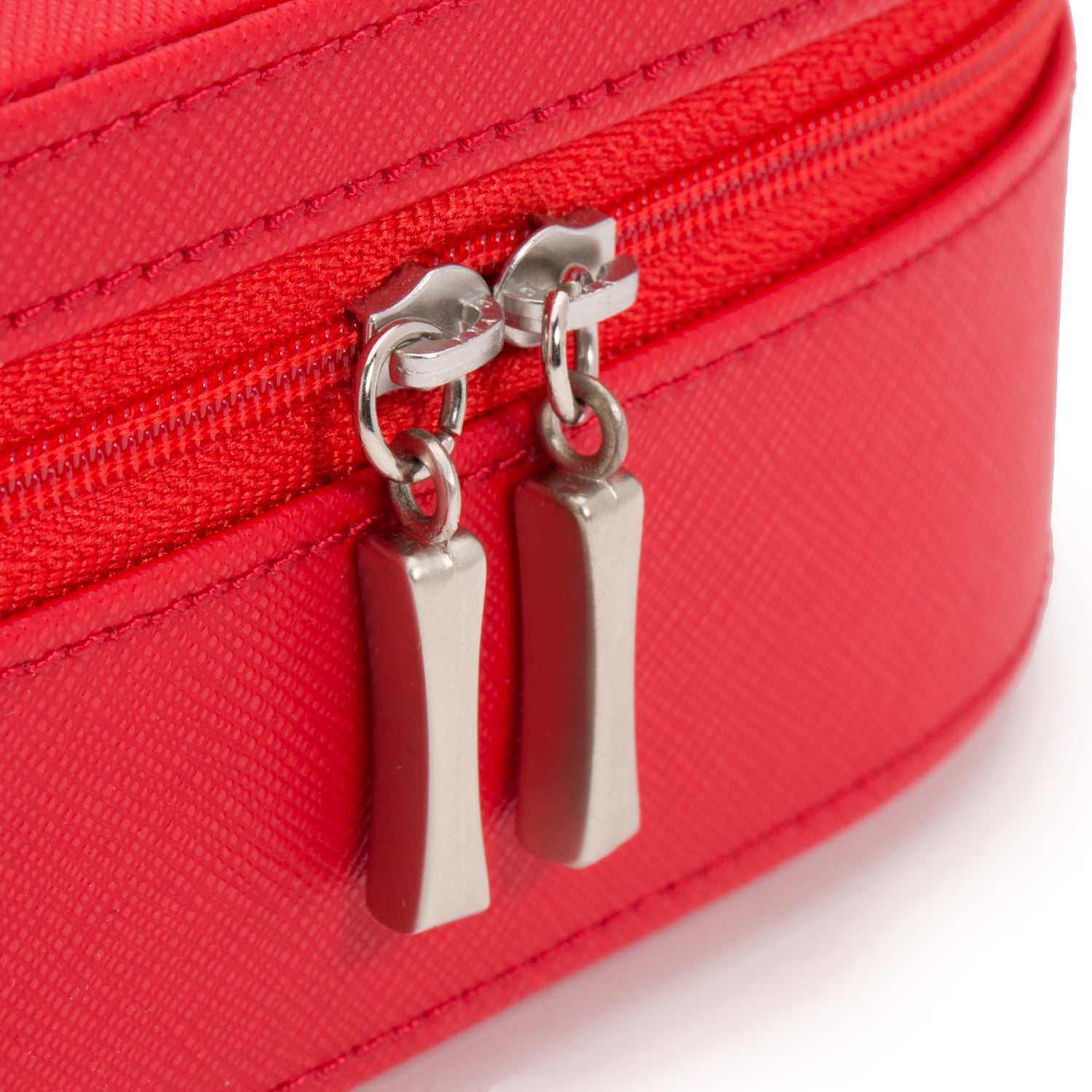 Jewellery BoxWolf Heritage Oval Zip Case Jewellery Box Red Saffiano 280614Introducing the Wolf Heritage Oval Zip Case Jewellery Box in Red Saffiano (Model 280614) – a fusion of classic style and functional ingenuity. Elevate your jewelry s