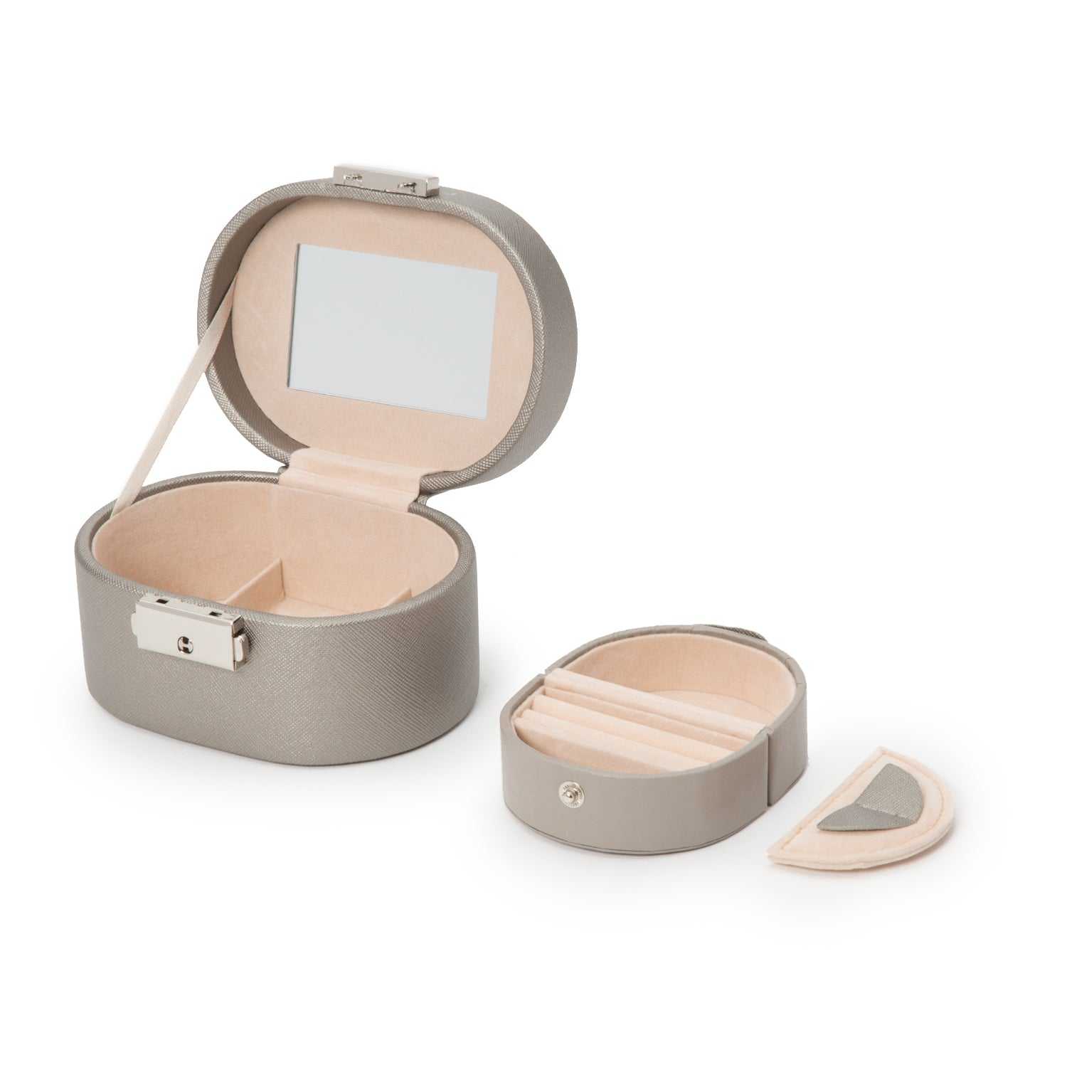 Jewellery BoxWolf Heritage Mini Oval Jewellery Box Pewter Saffiano 281434Introducing the Wolf Heritage Mini Oval Jewellery Box in Pewter Saffiano (Model 281434) – a compact masterpiece within the esteemed Heritage Collection. This mini ov