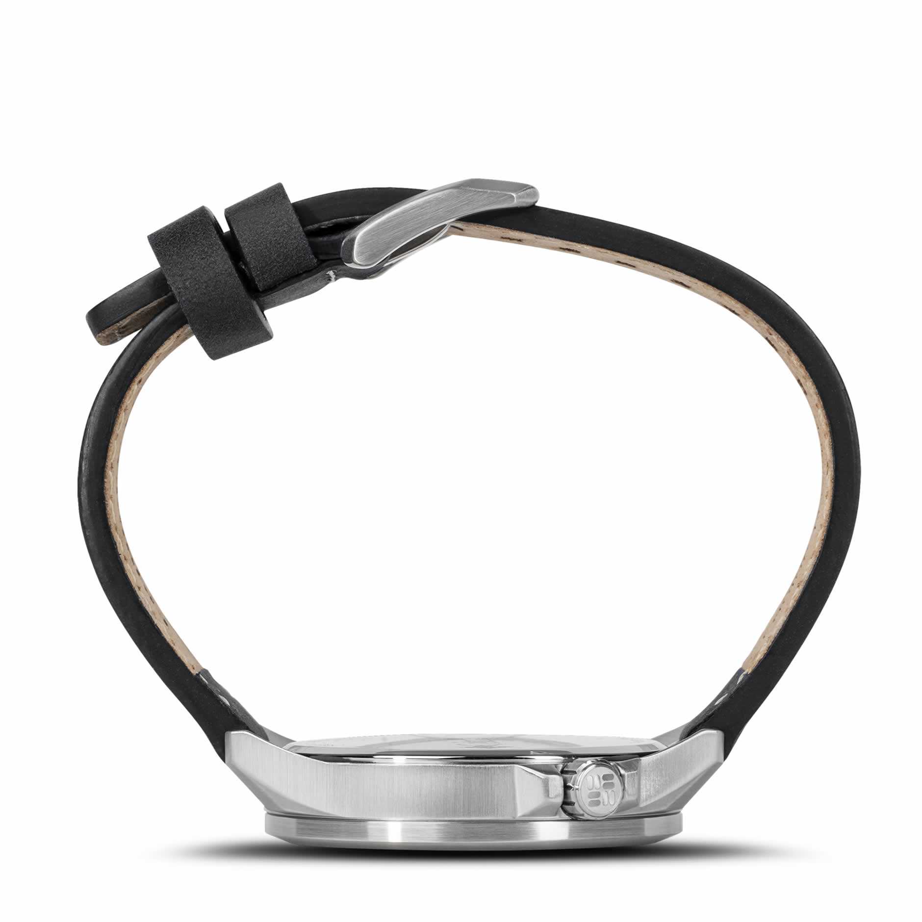 WatchColumbia Watch Crestview Black CSS10-001Explore the timeless elegance of the Crestview collection, a classic field-inspired trail watch seamlessly integrated into the Columbia Timing collection. Boasting a